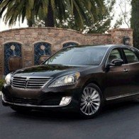 Hyundai Equus 2016: Mở cốp sau không cần dùng tay hay chìa khóa