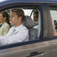Mùa hè nên bật điều hòa để tiết kiệm xăng