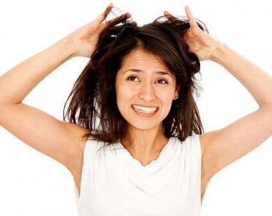 Thói quen không tốt vào buổi trưa gây hỏng tóc nhanh chóng