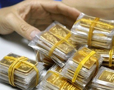 Giá vàng vẫn giảm chậm, chênh lệch với giá thế giới lên 3,7 triệu đồng/lượng