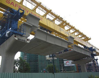Dự án Metro Bến Thành - Suối Tiên: Lắp dầm cầu đầu tiên