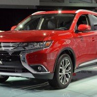 “Xe crossover yên tĩnh hàng đầu thế giới” Mitsubishi Outlander 2016 có giá bán