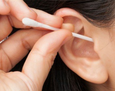 Gây hại cho tai vì thói quen ngoáy tăm bông