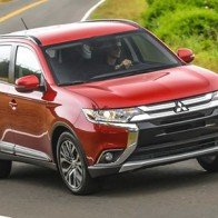 Mitsubishi công bố giá bán khởi điểm mẫu Outlander đời 2016