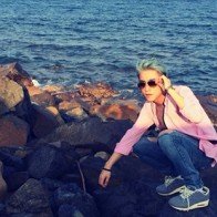 Sao nam điệu đà đỏm dáng với màu hồng