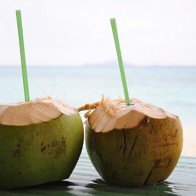 Những người "cấm uống" nước dừa