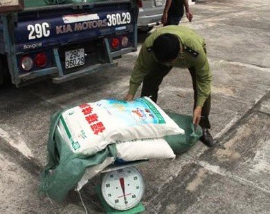 Bắt 140 bao tải mì chính giả Trung Quốc