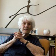 Đức: Cụ bà già nhất thế giới nhận bằng tiến sĩ