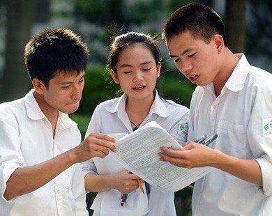 Sáng nay, gần 80.000 học sinh Hà Nội bắt đầu dự thi vào lớp 10