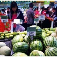 Vì sao dưa hấu tại ruộng 2.500 đồng/kg, vào siêu thị thành 18.000 đồng/kg?