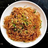 Mì trứng xào đơn giản mà hấp dẫn