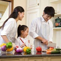 Bí quyết để con hào hứng tham gia việc nhà