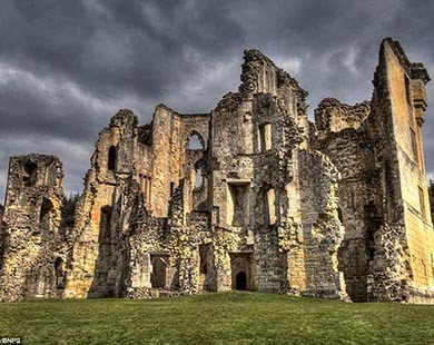 Chiêm ngưỡng những lâu đài hoang đẹp như cổ tích ở Anh