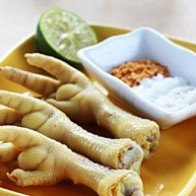 Chân gà luộc thuốc bắc lai rai ngày cuối tuần