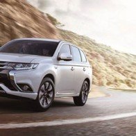 Mitsubishi giới thiệu phiên bản nâng cấp của Outlander tiết kiệm xăng