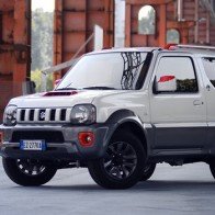 Xe offroad cỡ nhỏ Suzuki Jimny Street ra mắt với số lượng có hạn