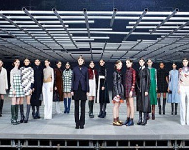 Sao châu Á tỏa sáng trong các thiết kế chớm Thu của Dior