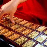 Giá vàng sụt nhanh, xuống dưới 34,6 triệu đồng/lượng