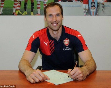 Cech chính thức là người của Arsenal
