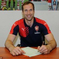 Cech chính thức là người của Arsenal