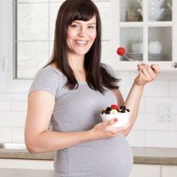 Lợi ích tuyệt vời của sữa chua với mẹ bầu