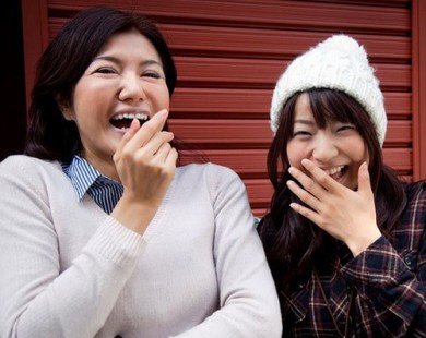 Vì sao phụ nữ Nhật Bản luôn lấy tay che miệng khi cười?