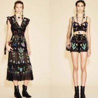 Bức tranh Hoa cỏ thủy sinh trong bộ sưu tập Valentino Resort 2016