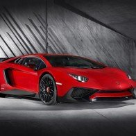 Lamborghini trung thành với động cơ hút khí tự nhiên