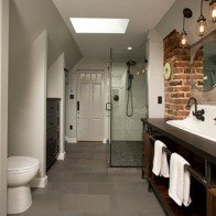 Những mẫu phòng tắm ấm cúng nhờ tường gạch thô mộc