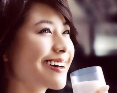 Uống sữa nhiều dễ bị loãng xương?