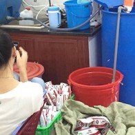 Sản xuất khăn giấy ướt từ nhà vệ sinh, in logo chữ thập đỏ