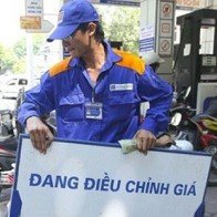 Giá dầu giảm mạnh, xăng giảm “nhỏ giọt” thêm 260 đồng/lít từ 15h chiều nay