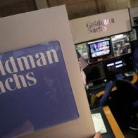 Goldman Sachs giấu nhẹm nợ công Hy Lạp và kiếm bộn tiền như thế nào?