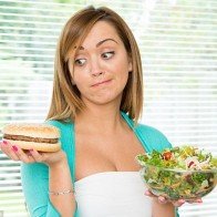 Vì sao người thừa cân thích món béo ngậy?