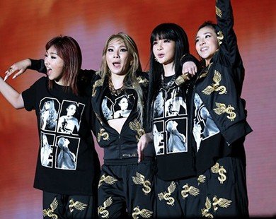 Giữa cơn lũ girlgroup, fan “hóng” 2NE1 tái xuất