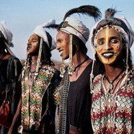 Những tục lệ tán tỉnh kỳ quặc