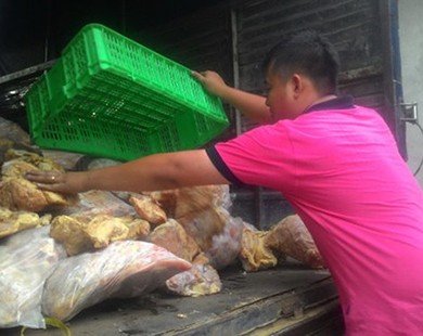 Phát hiện 5 tấn thịt gà quá đát chuẩn bị ra chợ