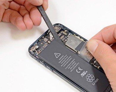 2/3 người dùng không biết iPhone có thể thay pin