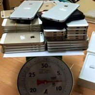 Chùm ảnh hài hước: 3 đồng một mớ iPhone