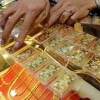 Giá vàng lình xình quanh 33 triệu đồng/lượng