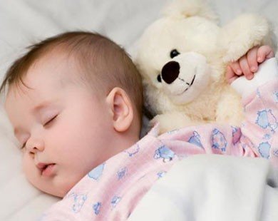 Cha mẹ cần làm gì khi bé hay khóc đêm?