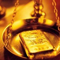 Ném tiền vào vàng: Mọi hướng nhìn đều thấy rủi ro