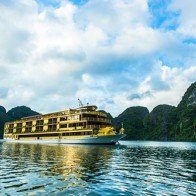 Golden Cruise rồng vàng tọa lạc trên vịnh Hạ Long