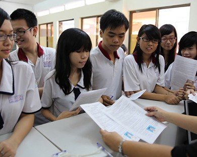 Thí sinh dè dặt nộp hồ sơ vào Đại học Y Hà Nội