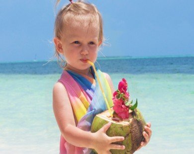 Lợi ích tuyệt vời của nước dừa tươi với trẻ nhỏ