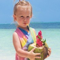 Lợi ích tuyệt vời của nước dừa tươi với trẻ nhỏ