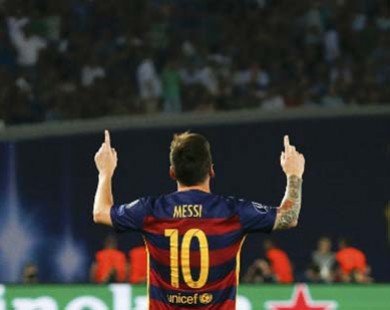Lập 2 siêu phẩm đá phạt, Messi sánh ngang Ronaldo