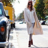 Cardigan dáng dài sành điệu cho ngày mưa ẩm ướt