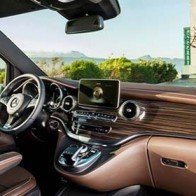 Lần đầu tiên có sàn Catwalk cho xe sang ở Việt Nam