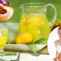 Tại sao mọi người khuyên bạn nên uống nước chanh đều đặn?